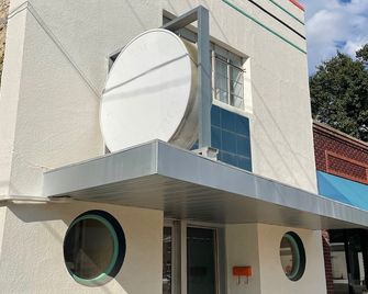 Downtown historic industrial loft, dog-friendly, sleeps 15+ - Winfield - Building