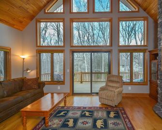 Keep Calm and Lake On | Lake Access, Outdoor Space - Swanton - Living room