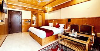 Hotel Amit - Manali - Bedroom