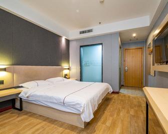 Thank Inn Plus Hotel Hebei Tangshan Lunan District Railway Station - Tangshan - Bedroom