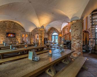 فاسرشلوس ميلنثين - هيرينغسدورف - مطعم