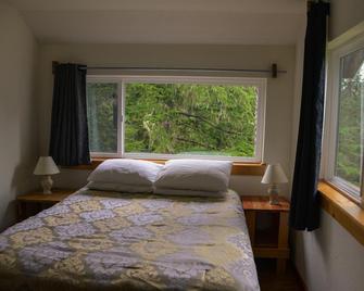 Beach Roadhouse - Haines - Bedroom