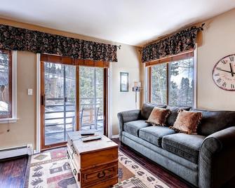 Wildwood Suites Condominiums - Breckenridge - Living room