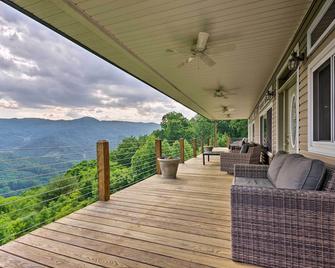 Private Blue Ridge Home W/ Mountain Views, Hot Tub - Marshall - Patio