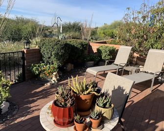 Garden Home with Mountain & Desert Views - Green Valley