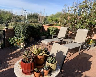Garden Home with Mountain & Desert Views - Green Valley