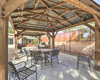 Shared Hot Tub and Fire Pit Tucson Casita By Hiking - Tucson - Patio