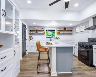 Quaint Cozy 4-bedroom Retreat Near Downtown San Antonio & All Attractions - San Antonio - Cuisine