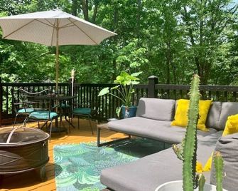 'Retro Retreat' Lakefront House - 布雷西 - 天井