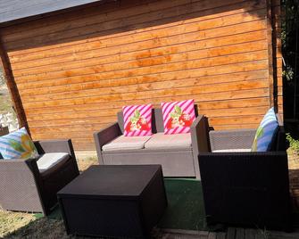 Bed and breakfast with private entrance - Chabeuil - Innenhof
