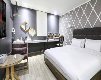 Jeonju Neue Hotel - Jeonju - Habitación