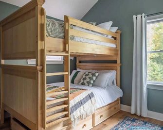 Big Red Cottage near Sunapee and New London - New London