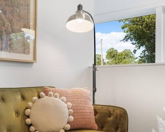 Walk to Soco Lounge Poolside at Modern Cool Spot - 오스틴