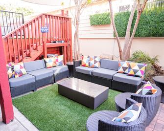 California Dreams Hostel - Ocean Beach - San Diego - Patio