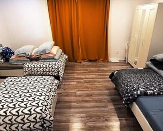 Deluxe newly renovated Apartment - Laval - Wohnzimmer