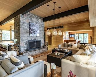 Gorgeous Modern Muskoka Masterpiece! Dockside Cabana with Bar! Guest Cabin! - Windermere - Sala de estar