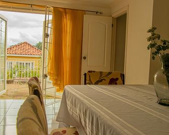 هوليدايس آت مانجو ووك كانتري كلوب - مونتيغو باي - غرفة طعام