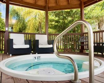 Modern Condo w/ resort amenities. Steps from Grace Bay Beach - Venetian Road Settlement - Pool