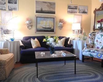 Premium Sullivan's Island Beachfront Condo! The Best Location on the Island. - Sullivan's Island - Living room