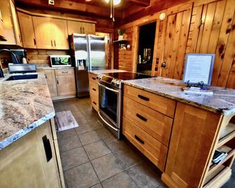 The Lodge on Letchworth - Mount Morris - Kitchen