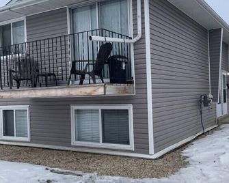 Wonderful 2-bedroom apartment - Camrose - Edificio