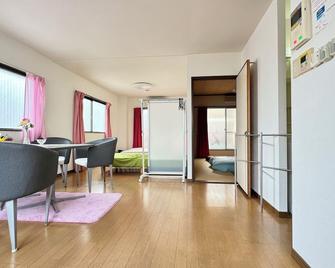 Chilling Japanese Casual | Safe Residential Area. Everything is close together - אוסקה - סלון