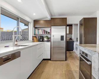St Johns Sanctuary with Office and Outdoor Bath - Stanley Point - Cocina