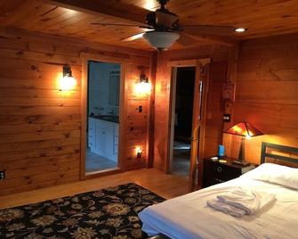 Peaceful Couple's Getaway in Lake Superior Forest - Paradise - Bedroom