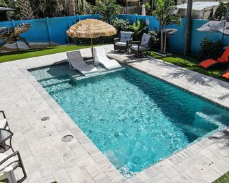 Private saltwater pool, 386 steps to ocean, amazing rocket launch view! - Cocoa Beach - Piscina