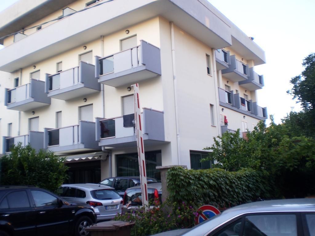 هوتل لا بيرلا