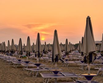 Renovated Villa With Garden And Pool Access - Bibione - Playa