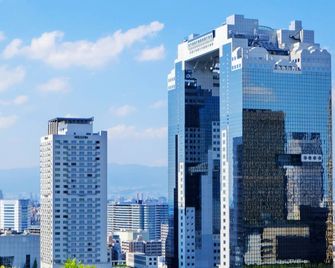 Toyoko Inn Shin-Osaka-eki Higashi-guchi - Osaka - Vista del exterior