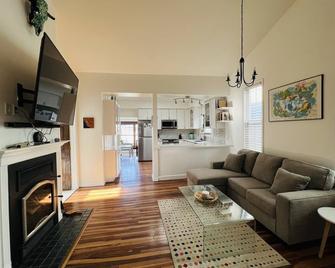 Cozy Home in Corktown! - Detroit