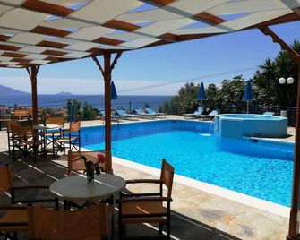 Apartments Jota - Samos - Pool