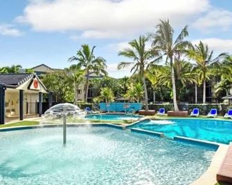 Turtle Beach Tropical Bliss - Clear Island Waters - Pool