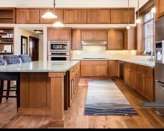 Garden Guesthouse near UC Davis - Davis - Kitchen