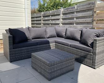 Chalet Lynn on the beach and sea (Oosterschelde) - Kamperland - Innenhof