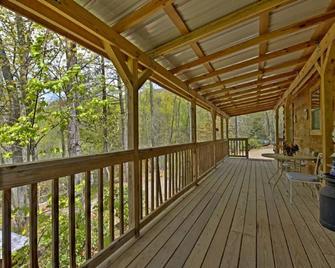 Red Barn Cabin - Asheville - Balcony