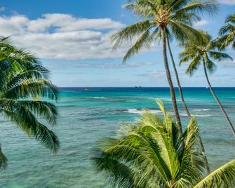 Spacious 2 Bedroom Oceanfront Condo with Full Kitchen & 'Wrap around' Lanai - 호놀룰루 - 해변