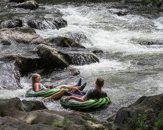 Creekstone Inn - Pigeon Forge