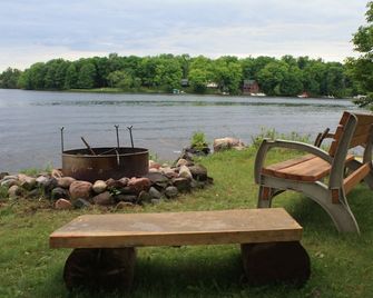 Paradise Shores & Fish Galore ~your own private beach & dock! - Cable - Patio