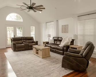 Lake Blackshear Retreat! - Cordele - Wohnzimmer