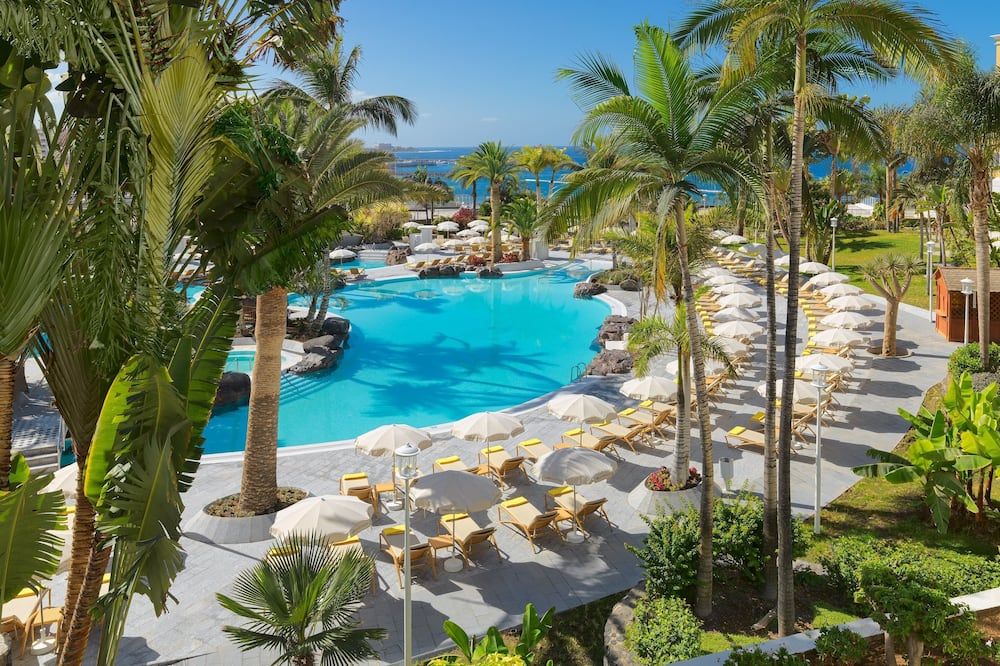 أدريان هوتيلز جاردينز دي نيفاريا