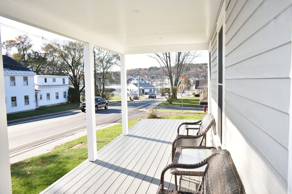 Meredith Bay - Brand New 2nd and 3rd floor Apartment in Private Home - Meredith - Balkon