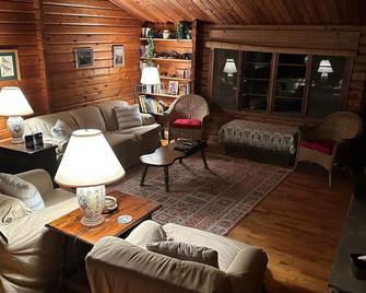 Eagles Mere cedar home offers breathtaking views of the Endless Mountains - Eagles Mere - Living room