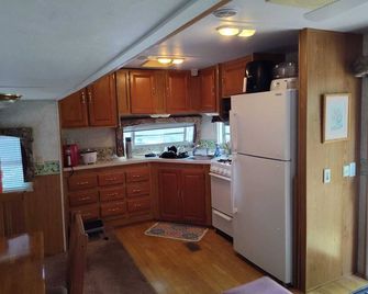 Nice RV with AC in Belleview - Perfect for a cozy getaway - Belleview - Cocina