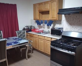 Safe clean stays in New Jersey - East Orange - Kitchen