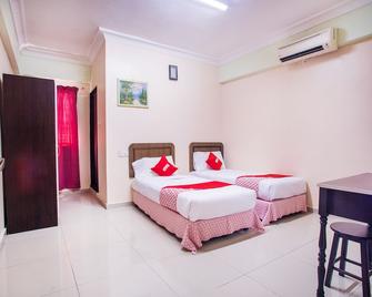 OYO 89363 Casavilla Hotel - Batu Caves - Bedroom