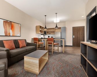 Candlewood Suites Deer Park By IHG - Deer Park - Huiskamer