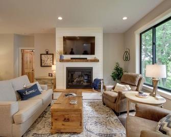 Watercraft and Dock Lakefront Retreat in Alexandria - Alexandria - Huiskamer